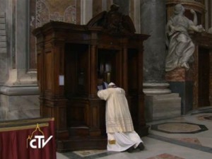 El Papa se confiesa.-