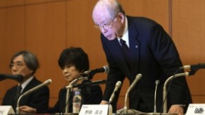 Ryoji Noyori, presidente de Riken, se disculpó por los errores hallados en el estudio sobre células madre.